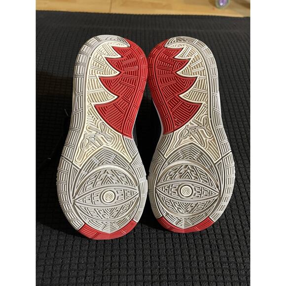 Nike Kyrie 6 GS Bred Black Red Basketball Shoes BQ5599-002 Youth Size 12C‎ - Picture 4 of 9